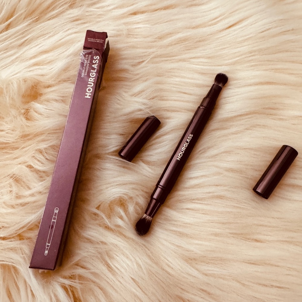 Hourglass Dual-Ended Brush with Brown and Cream Bristles